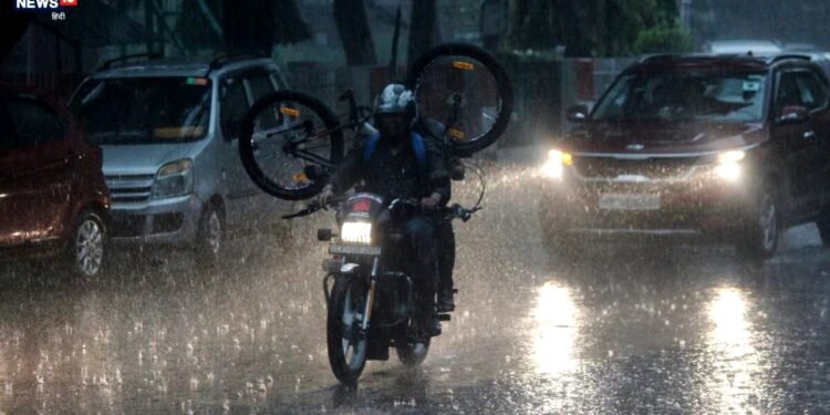 UP Weather Live: ऐ बारिश जरा थम के बरस… यूपी में मचा हाहाकार, चारों तरफ बस पानी ही पानी, मौसम विभाग की चेतावनी