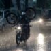 UP Weather Live: ऐ बारिश जरा थम के बरस… यूपी में मचा हाहाकार, चारों तरफ बस पानी ही पानी, मौसम विभाग की चेतावनी