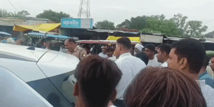 समझ नहीं रहे हो मैं ग्राम प्रधान हूं…बाइक सवार युवक ने ट्रैफिक पुलिसकर्मी को धमकाया, वीडियो वायरल, Uttar-pradesh Hindi News