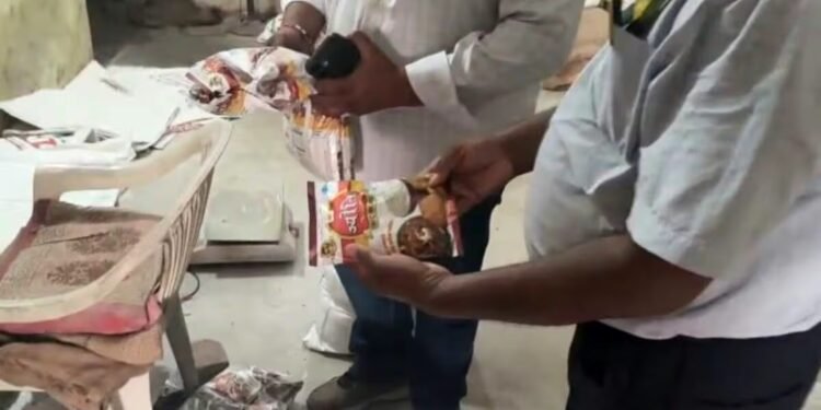 Kanpur News : कानपुर में कुट्टू का आटा सीज, नवरात्रि से पहले खाद्य विभाग का बड़ा एक्शन, क्या आप भी कर रहे ये गलती?