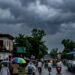 UP Weather Live: नोएडा-गाजियाबाद में मूसलाधार बारिश, तेज हवा चलने से मौसम हुआ ठंडा