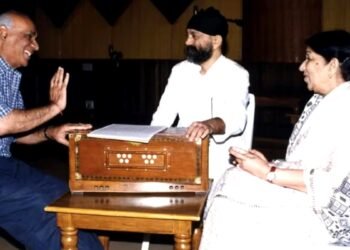 आनंद बख्शी की कलम से निकला अमर गीत, जिसकी धुन 50 बार हुई रिजेक्ट, 5 महीने तक चोपड़ा परिवार के घर के काटे चक्कर