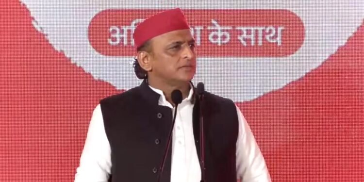 ‘आउटसोर्स खत्म बंपर सरकारी नौकरी निकालेंगे’, अखिलेश का छात्रों से वादा, तो किसानों से क्या कह गए चाचा शिवपाल
