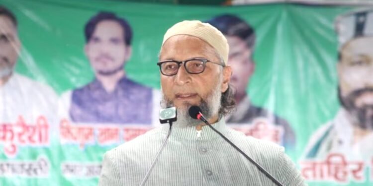 ‘बाबा-अखिलेश सुन लें, दोनों के बीच अब एक मर्द खड़ा है…’ यूपी में ओवैसी ने भरी हुंकार, सपा के किले में उतारे AIMIM के प्रत्याशी