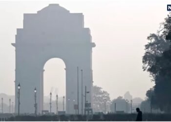 Delhi-NCR AQI Report: गुलाबी ठंड के बीच फेफड़ों पर वार, हवा में PM2.5 और PM10 का जानलेवा उछाल