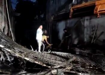 Ghaziabad News: गाजियाबाद के शहीदनगर में निर्माणाधीन मकान का लिंटर गिरा, मलबे में दबे कई लोग