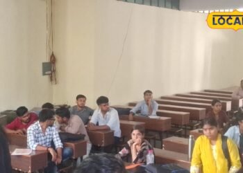 आगरा के लॉ कॉलेज में 300 सीट पर 2250 आवेदन, वकील बननें की लगी होड़, पहली बार आये प्रवेश के लिये रिकॉर्ड फॉर्म