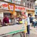 बिना लहसुन-प्याज का बेंचते हैं समोसा, फिर कमाई से करते हैं तीर्थयात्रा… बलिया की इस दुकान के गजब चर्चे
