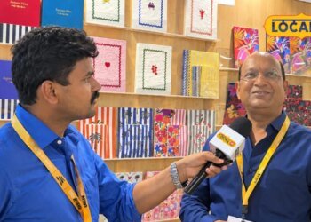 डायरी पर कढ़ाई, कपड़ों पर डिजाइन… ग्रेटर नोएडा में दिखा भारतीय कला का अनोखा अंदाज, विदेशी बाजारों में मांग