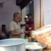 Street Food: 20 रुपये में 8 पीस, 30 साल से स्वाद बरकरार, मऊ वालों को भूख लगते ही याद आते हैं राजू के गोलगप्पे