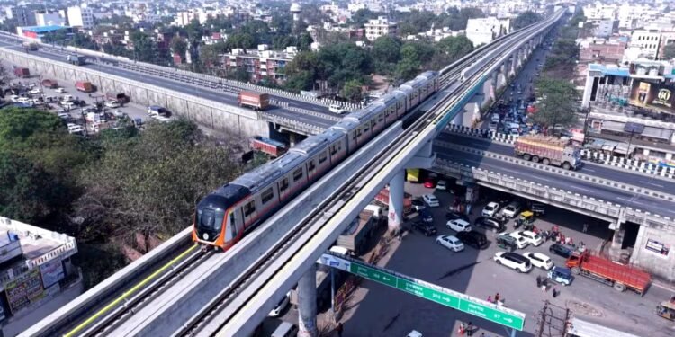 Kanpur Metro | Kanpur Metro News 80 की रफ्तार, जाम की चिक-चिक खत्म, कानपुर में फर्राटे भरेंगी 39 मेट्रो ट्रेन, एक बार में हजारों पैसेंजर करेंगे यात्रा