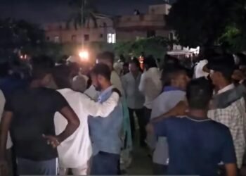मथुरा में ‘होटल विंस्टन’ की दीवार गिरने से बड़ा हादसा, मलबे में दबकर मजदूर की मौत, 5 घंटे चला रेस्क्यू; मुआवजे पर माने परिजन