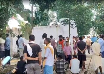 Shahjahanpur Double Murder: मंदिर में सो रहे दो साधुओं की हत्या, मारकर जला भी दिया, यूपी में बड़ी वारदात