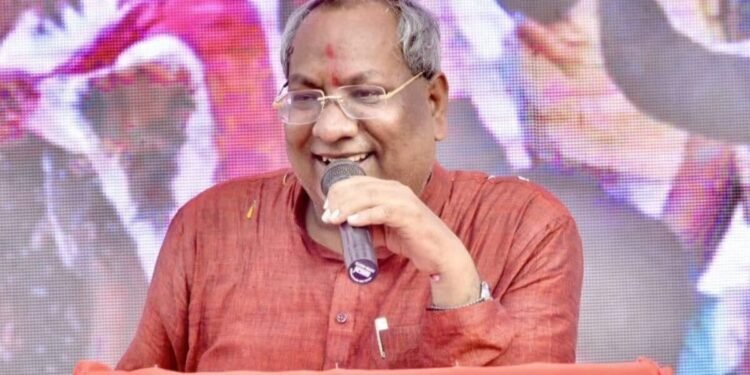 BJP को धोखा देंगे संजय निषाद? प्रेशर पॉलिटिक्स की नाव पर हुए सवार, 2027 में देख लेने की धमकी