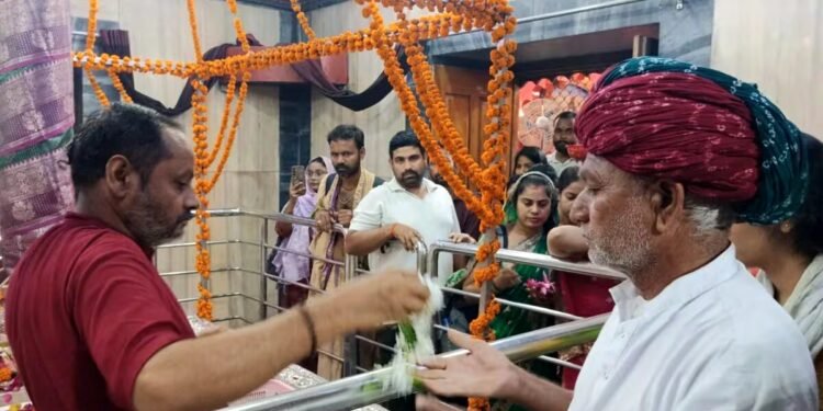 Navratri News: हाथी पर आ रहीं मां दुर्गा, नवरात्र पर बन रहे खास महायोग, जानें अलोप शंकरी देवी शक्तिपीठ की मान्यता
