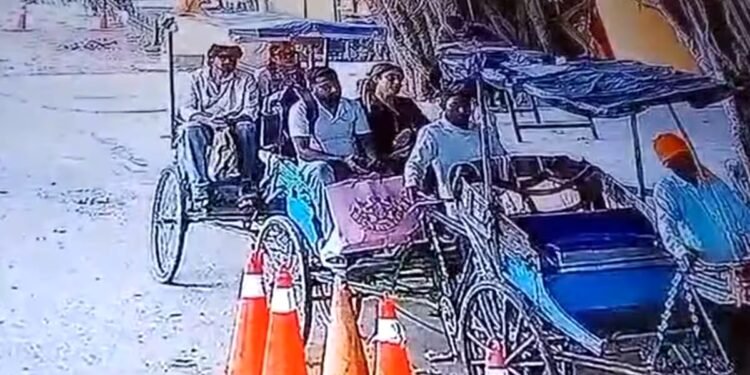 श्रद्धा दुबे नेपाल में ई-रिक्शा पर दिखी, साथ में बहन और 2 साथी, CCTV वीडियो आया सामने