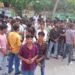 Hamirpur News: गुलाब लेकर DM के पास पहुंचे Gen Z, प्रिंसिपल और टीचर्स पर गंभीर आरोप; ₹500 जुर्माना मांगने का भी दावा