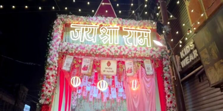 कोलकाता पंडाल हादसे से बाद अयोध्या में अलर्ट, दुर्गा पूजा पंडालों पर प्रशासन का दौरा, DM-SSP ने संभाला मोर्चा