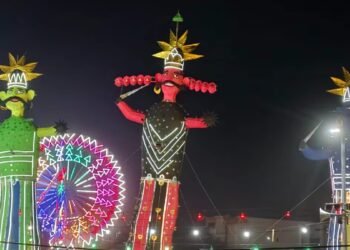 UP Dusshera Ravan Dahan: संभल में प्रभु राम ने अग्निवाण मार कर रावण का किया अंत, पूरे यूपी में कैसा मना दशहरा