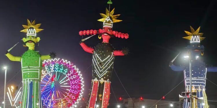 UP Dusshera Ravan Dahan: संभल में प्रभु राम ने अग्निवाण मार कर रावण का किया अंत, पूरे यूपी में कैसा मना दशहरा
