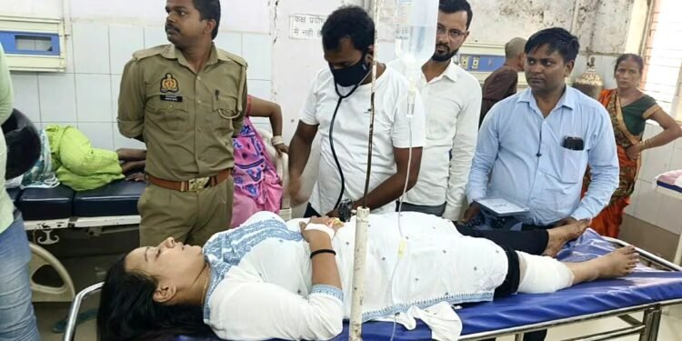 Varanasi: SBI बैंक में चली गोली, महिला कर्मचारी घायल, गार्ड के पास जमा रिवॉल्वर से कैसे हुई फायरिंग?