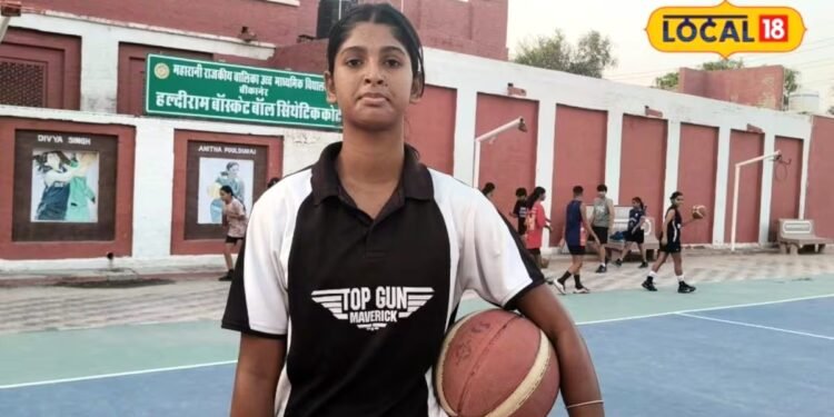 Success Story: मां लगाती हैं झाड़ू, पिता चलाते हैं दुकान, बेटी का बास्केटबॉल में कमाल, अब टीम इंडिया में एंट्री का सपना