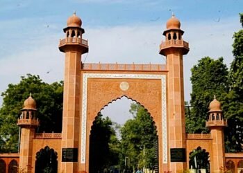 यूपी चुनाव 2027 के बीच क्यों गरमाया छात्र संघ चुनाव की डिमांड? AMU की लौ से सुलगी सुलगी चिंगारी BHU तक पहुंची