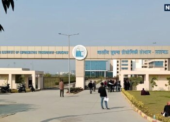 हद है! IIIT कैंपस में घुसा गोमती नदी का पानी, हॉस्टल कराए गए खाली, परीक्षा तक टली, कैंपस भी बंद 
