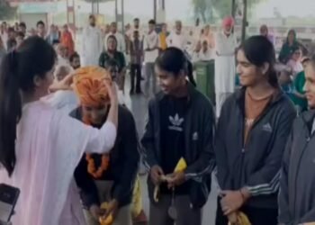 राज्य स्तरीय वेट लिफ्टिंग में चमकीं पीलीबंगा की 3 छात्राएं, सिल्वर मेडल जीतकर लौटने पर स्कूल में हुआ सम्मान