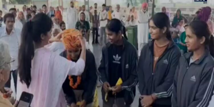 राज्य स्तरीय वेट लिफ्टिंग में चमकीं पीलीबंगा की 3 छात्राएं, सिल्वर मेडल जीतकर लौटने पर स्कूल में हुआ सम्मान