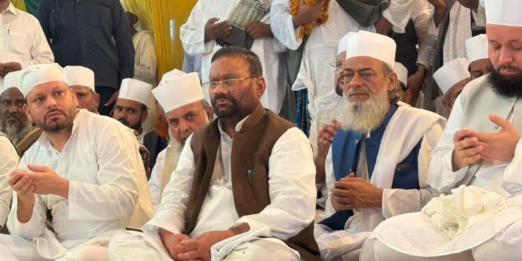 UP Chunav 2027: कांग्रेस का एक और सियासी पैंतरा, ओवैसी-चंद्रशेखर के बाद स्वामी प्रसाद मौर्य क्यों पहुंचे राहुल के चौखट पर?