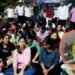 ऐसा खाना कैसे खाएं? रात 10 बजे सड़क पर बैठीं लखनऊ यूनिवर्सिटी की छात्राएं, खाने को लेकर फूटा गुस्सा