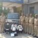 ऊपर-नीचे असली नोट, बीच में नकली करेंसी की गड्डियां, ग्रेटर नोएडा में 3 गिरफ्तार